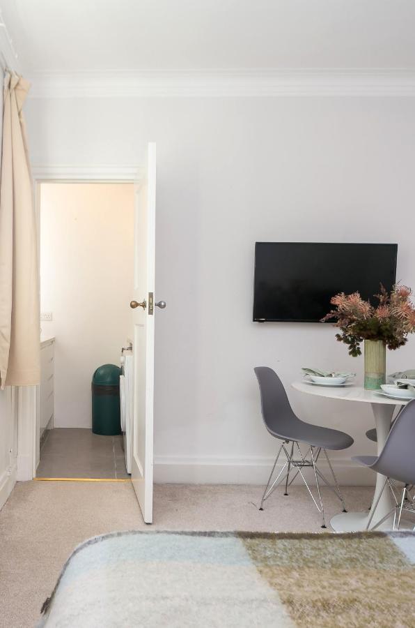 Beautifully Presented Centrally Located Studio Apartment Лондон Экстерьер фото